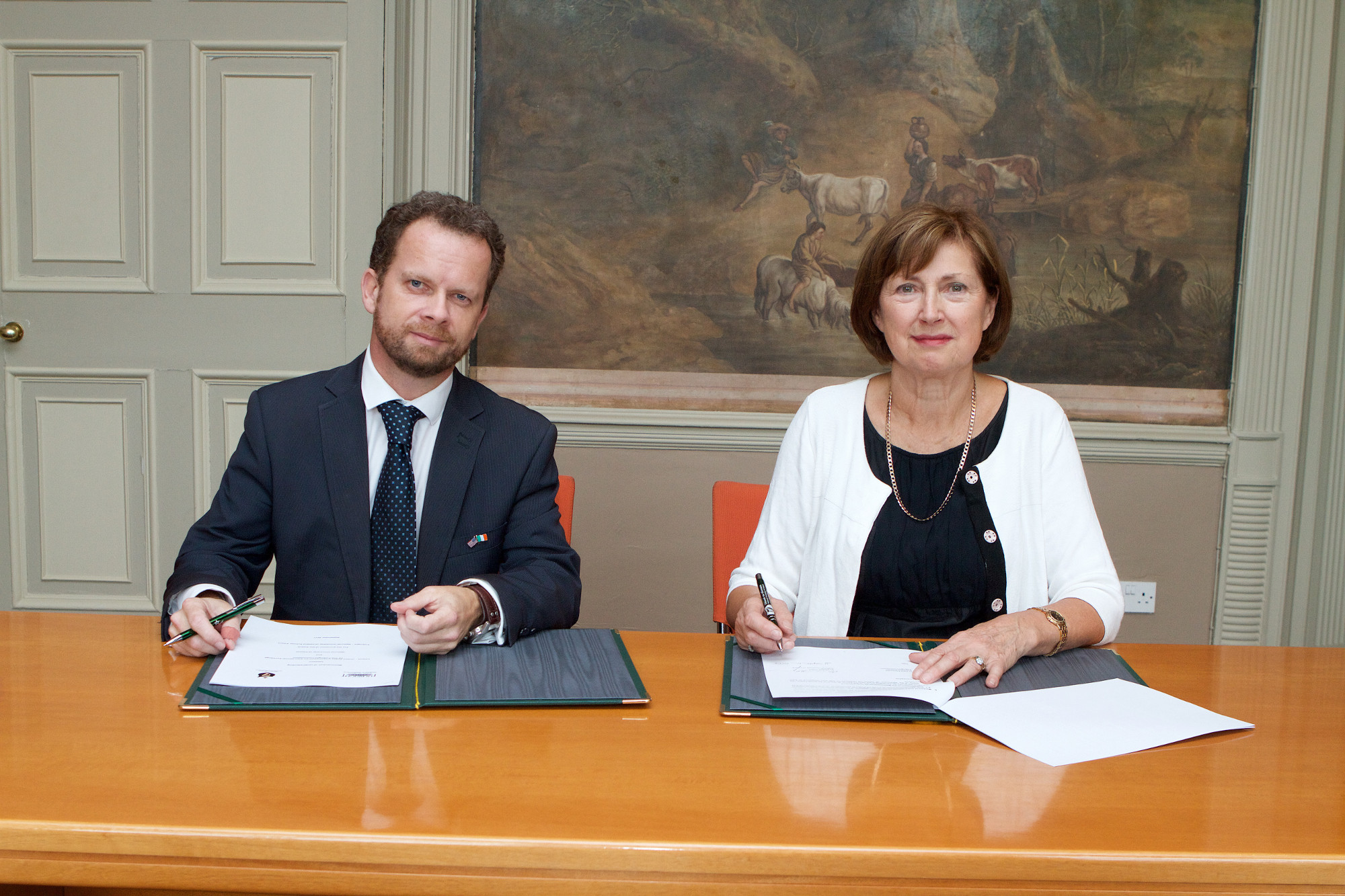 Dr Dara FitzGerald, Executive Director of the Fulbright Commission in Ireland and Dr Attracta Halpin, Registrar of the National University of Ireland signing the new Fulbright-NUI Award MOU